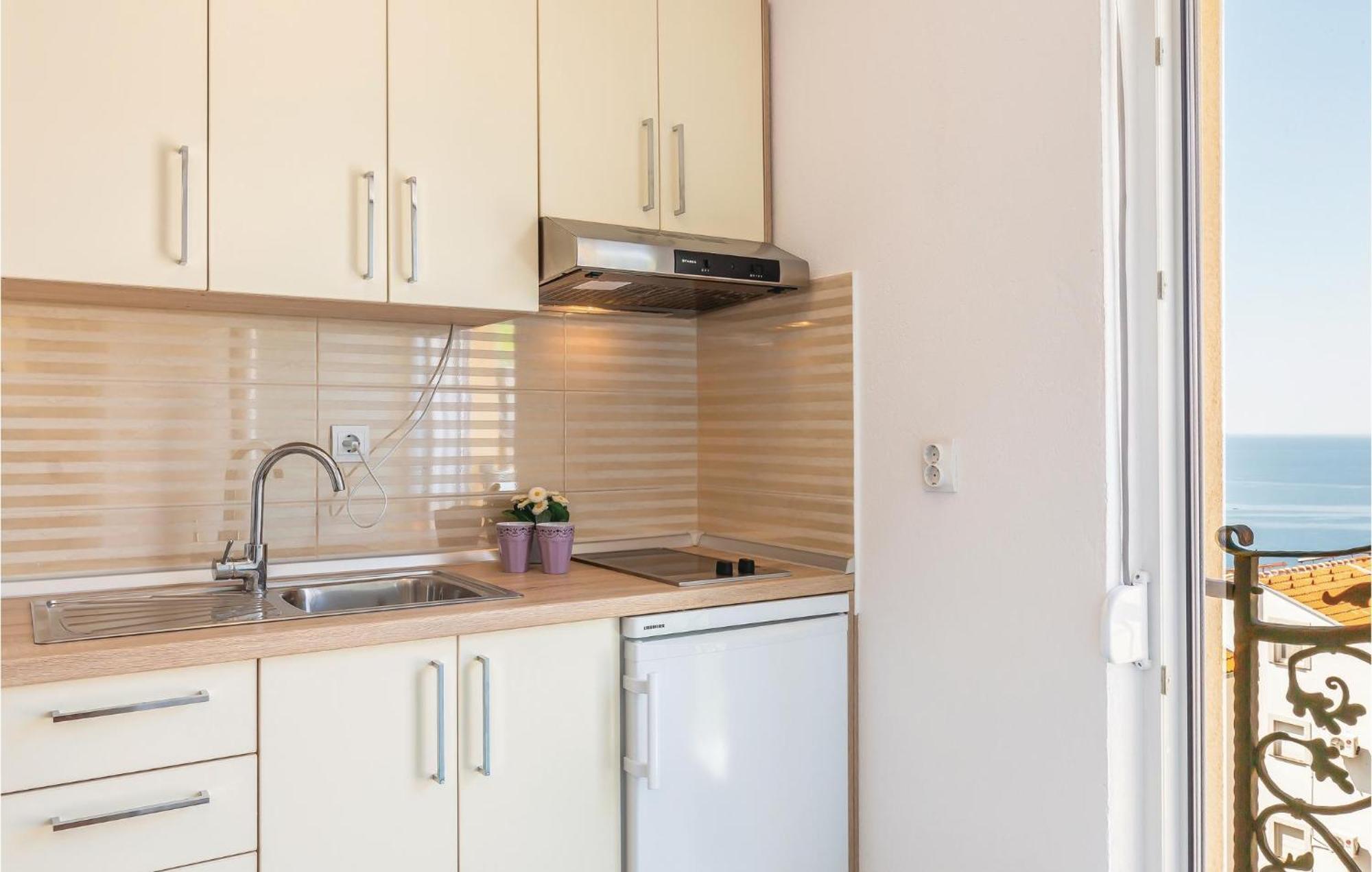 Beautiful Apartment In Krvavica With Kitchen エクステリア 写真